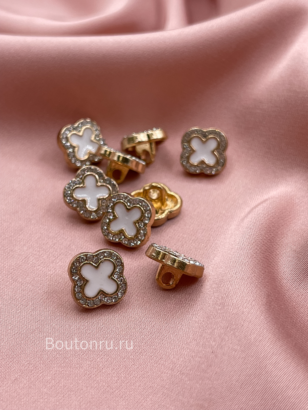 Пуговицы цветок белые золотистые со стразами в стиле ван кл