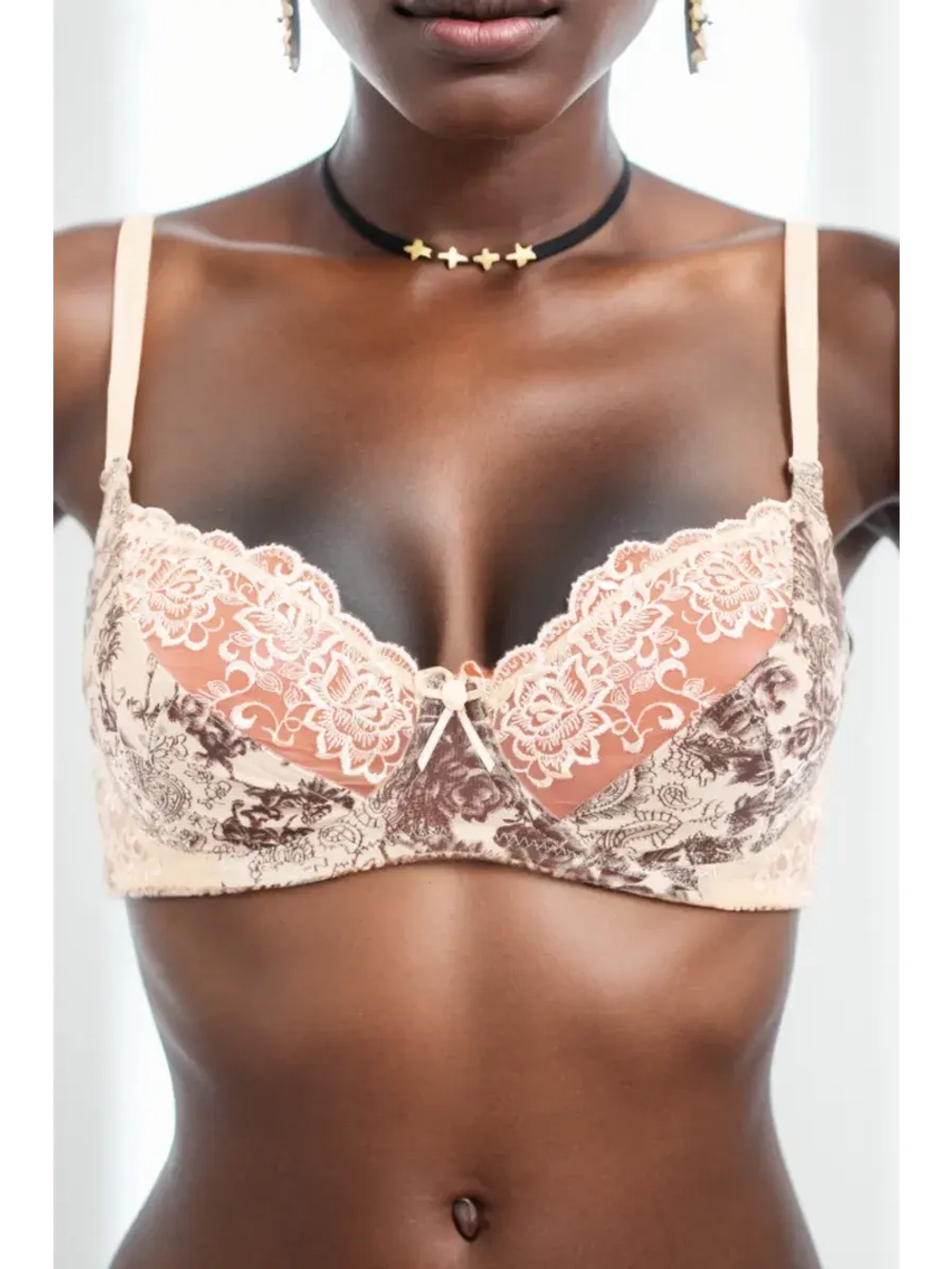 Французская модель Бюстгальтера большой размер с косточками