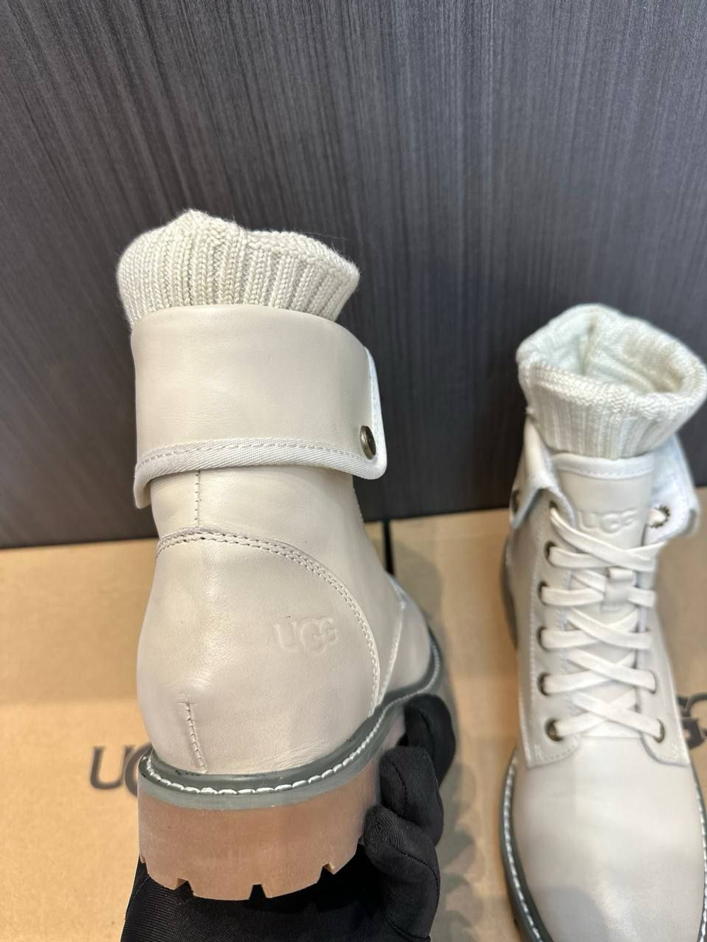 UGG