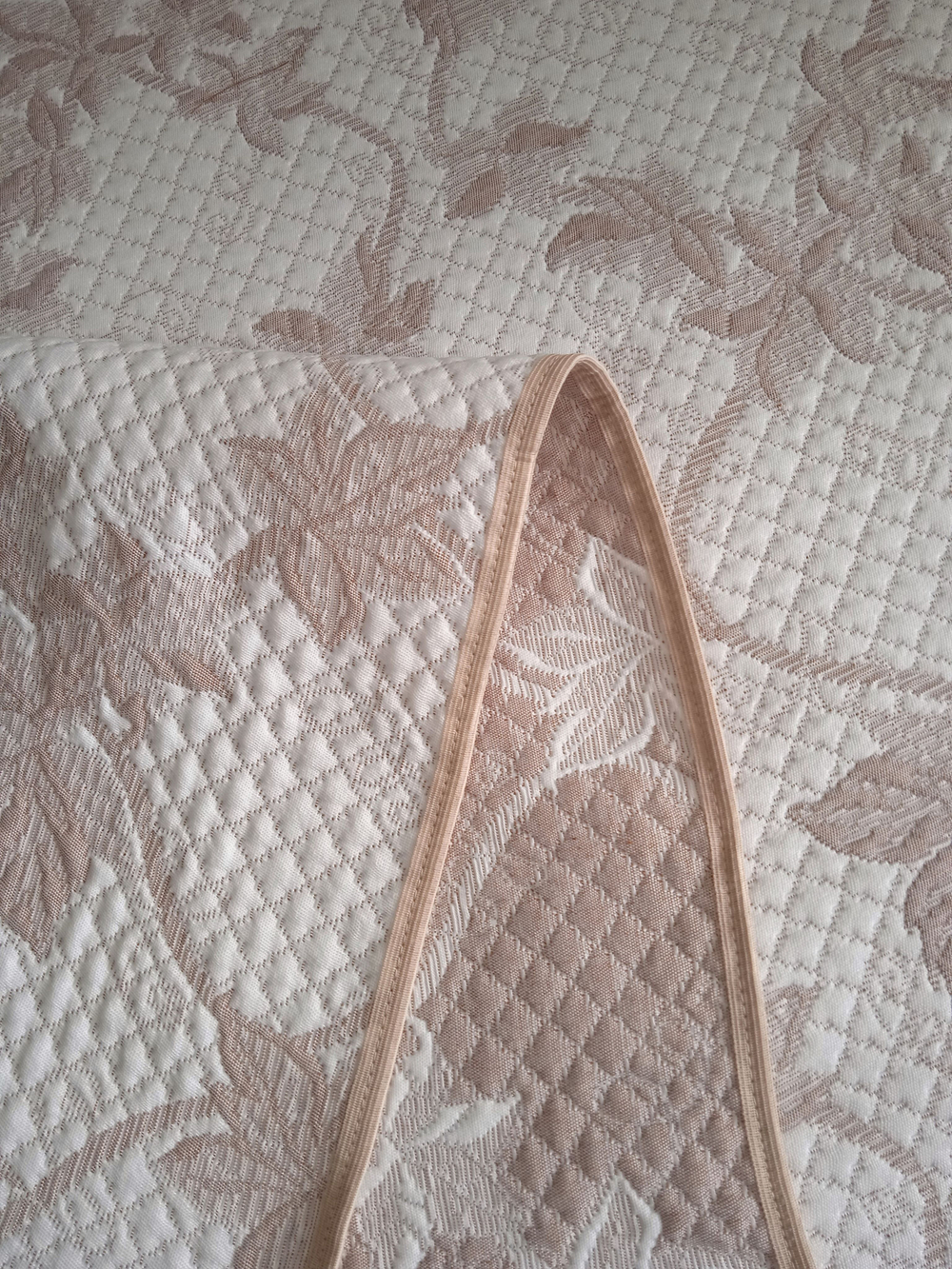 Покрывало жаккардовое двухстороннее Нежность 2656-16 беж,белый евро (240х200)