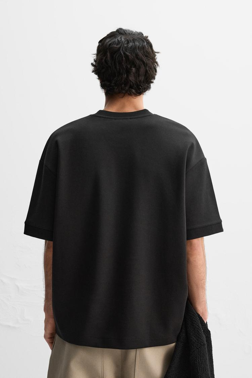 ZARA ТОЛСТОВКА С РЕЛЬЕФНЫМ ПРИНТОМ, ЧЕРНЫЙ