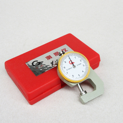 Толщиномер в футляре