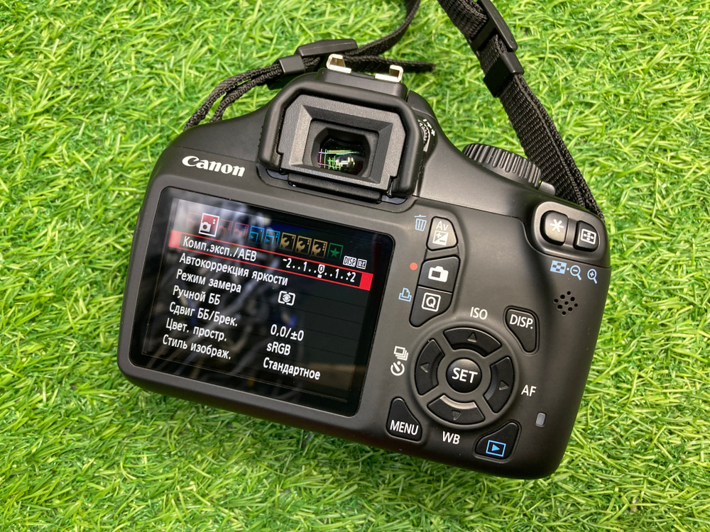 Canon 1100D + 18-55mm 3.5-5.6 IS II (2.600 кадров)