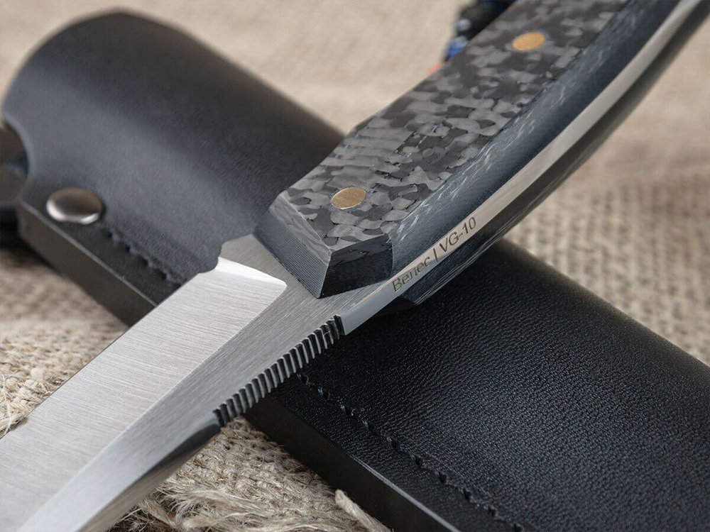 Нож для бушкрафта "Велес", сталь VG-10/Elmax, рукоять карбон (черный спейсер)