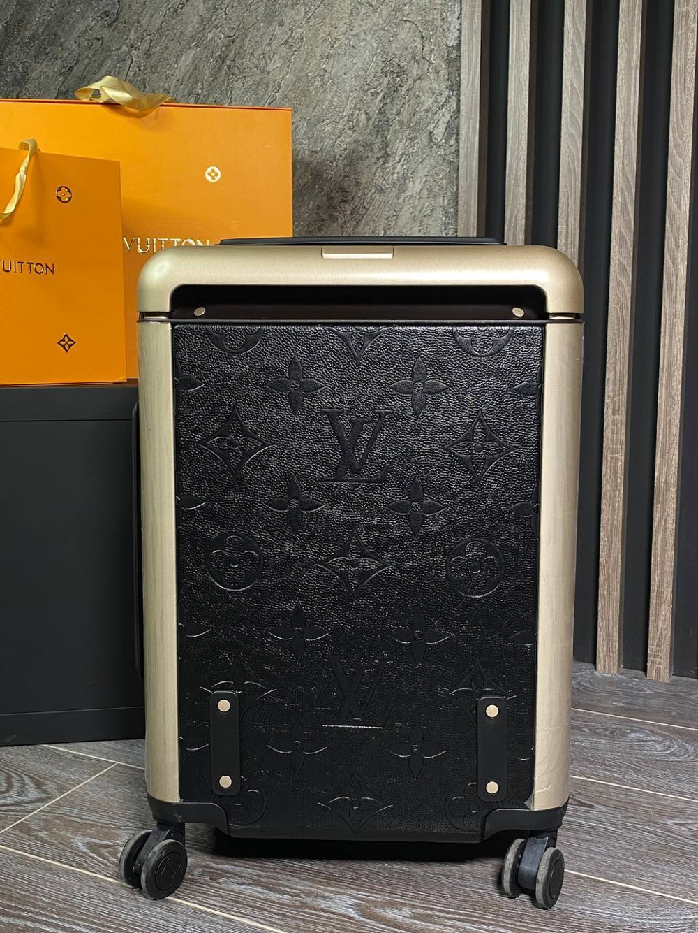 Чемодан Louis Vuitton