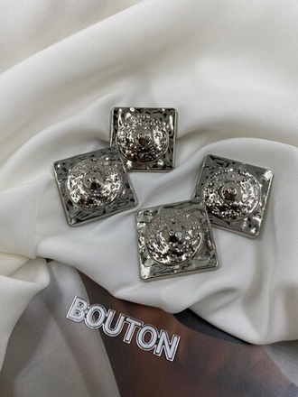 Пуговицы квадратные Скиап. серебро с рельефными деталями