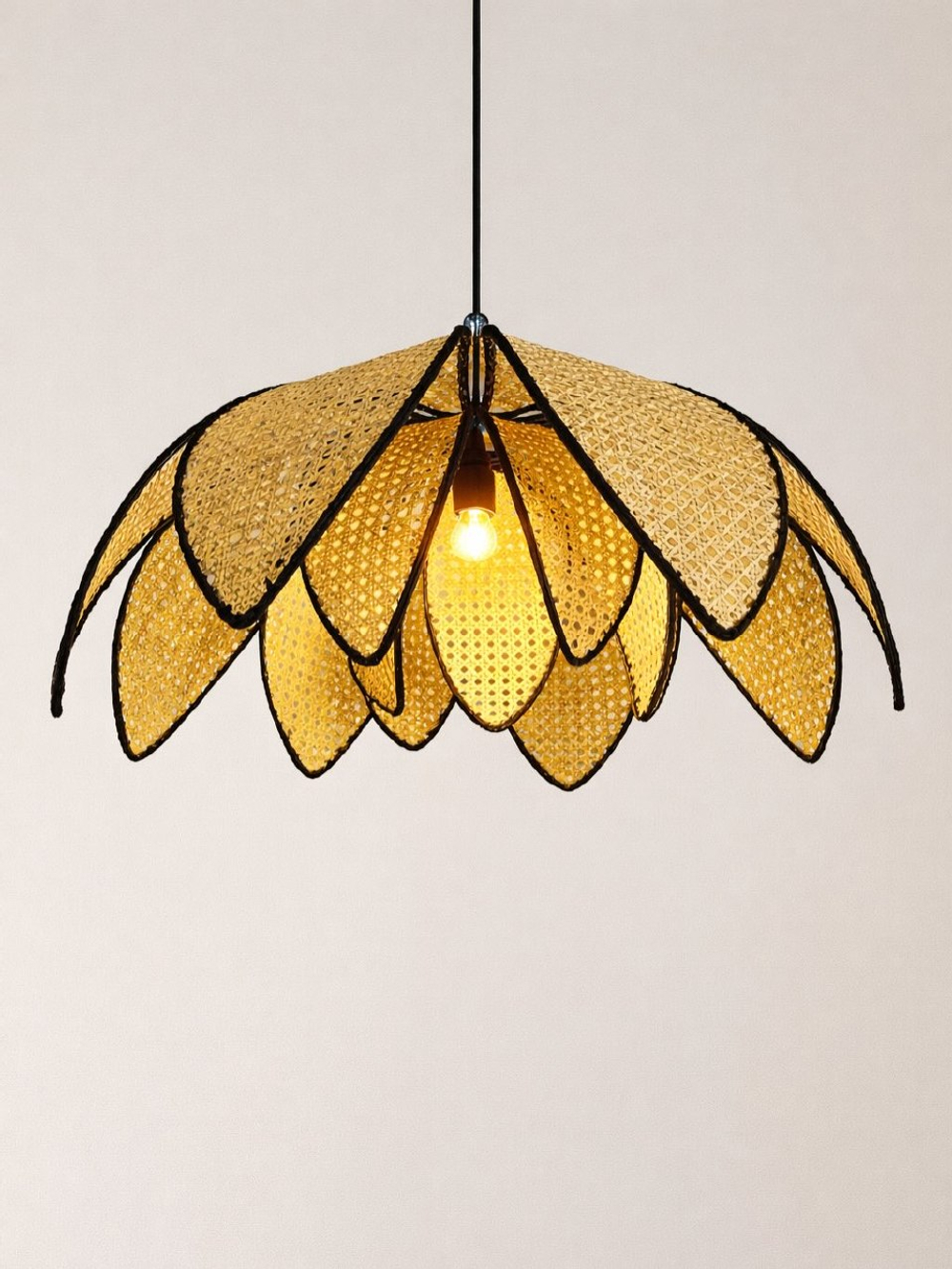 Люстра из ротанга в виде цветка🌸