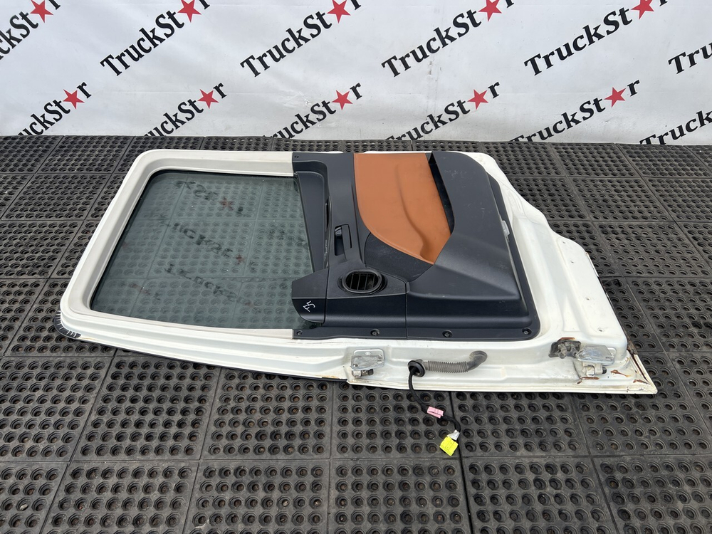 Дверь правая в сборе 2023г