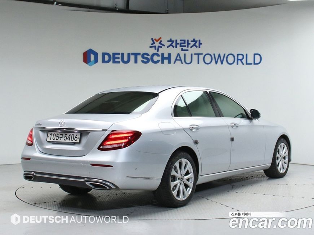 Mercedes-Benz E-Class W213 E220d Exclusive (10.2019)