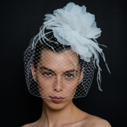 Вуаль классическая с шелковым цветком