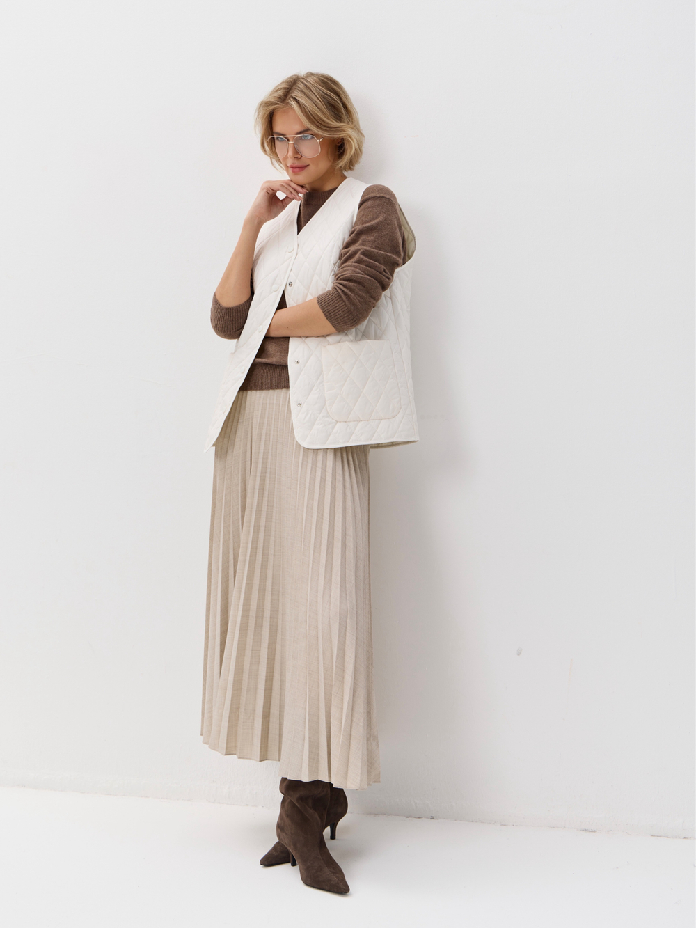 Легкий стеганый жилет с накладными карманами