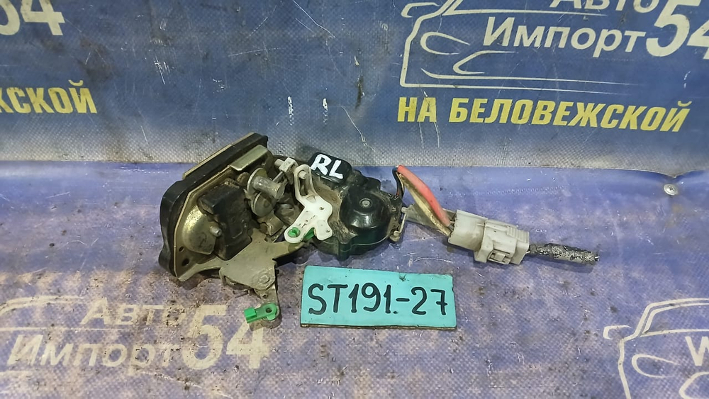 Замок двери задней левой TOYOTA CORONA 1995