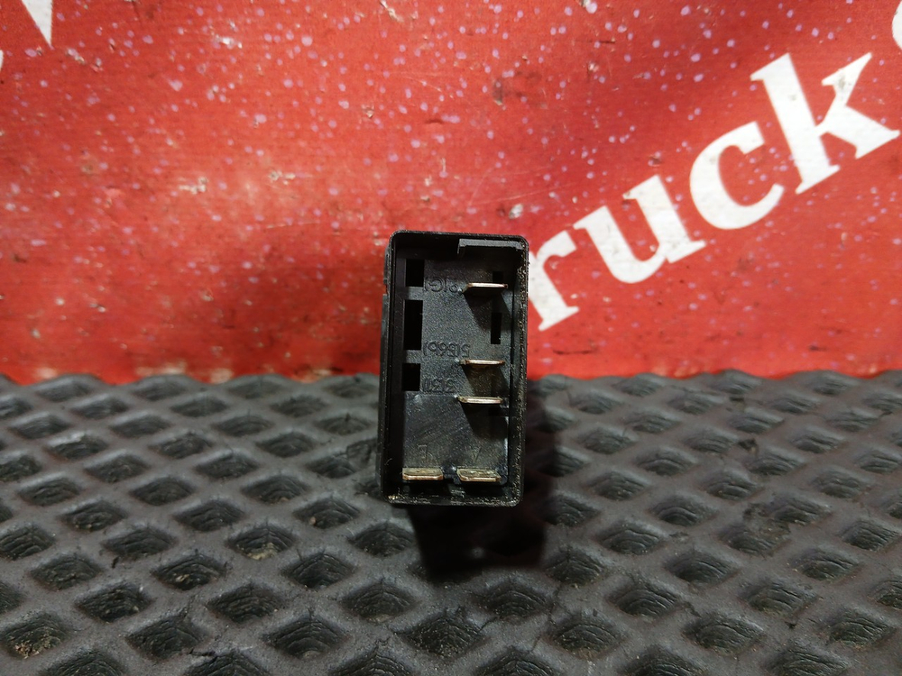 Кнопка освещения панели приборов