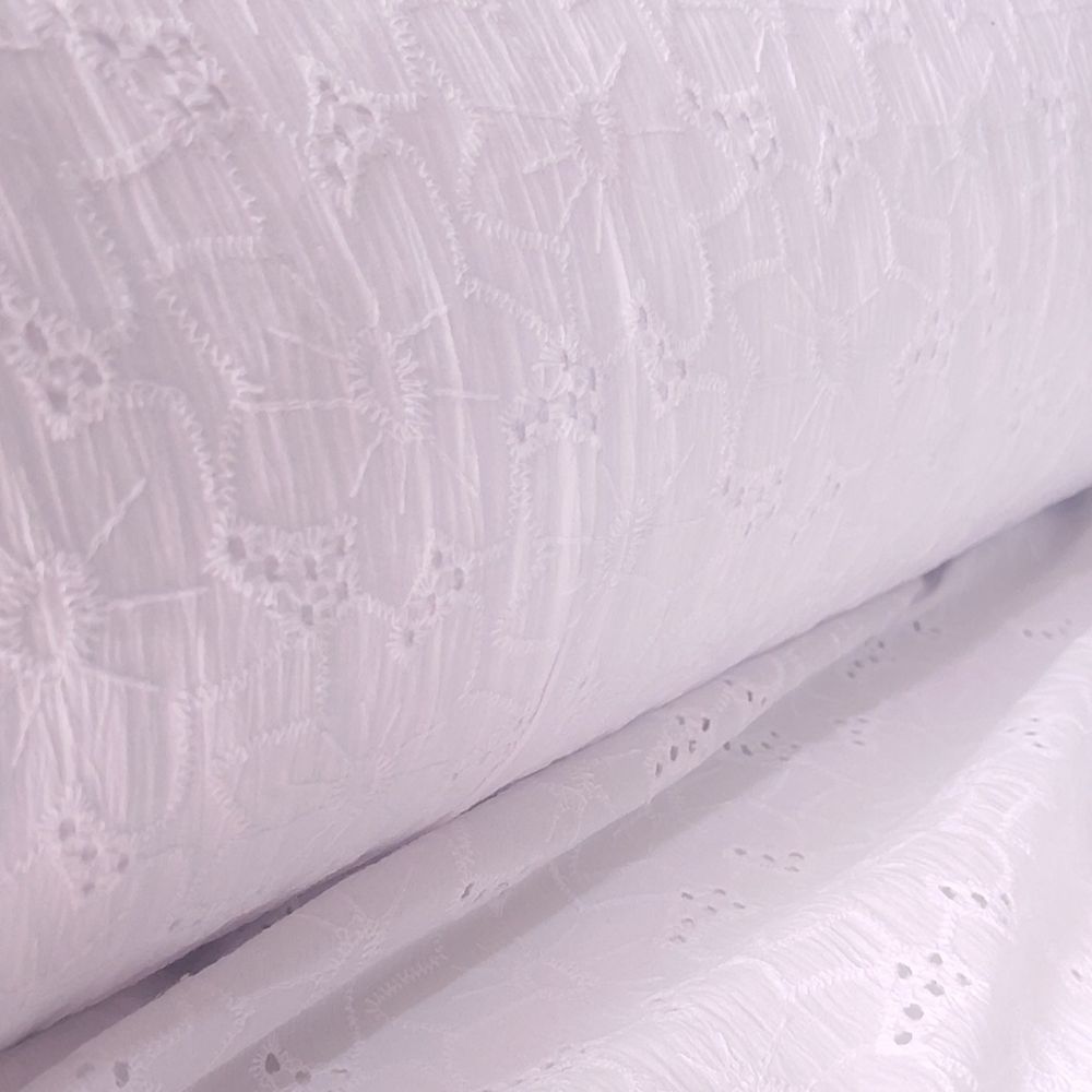 Батист шитьё "Крупные цветы"