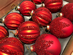 Набор елочных игрушек 12шт 8см House of Seasons Шар красный 3 вида 84020
