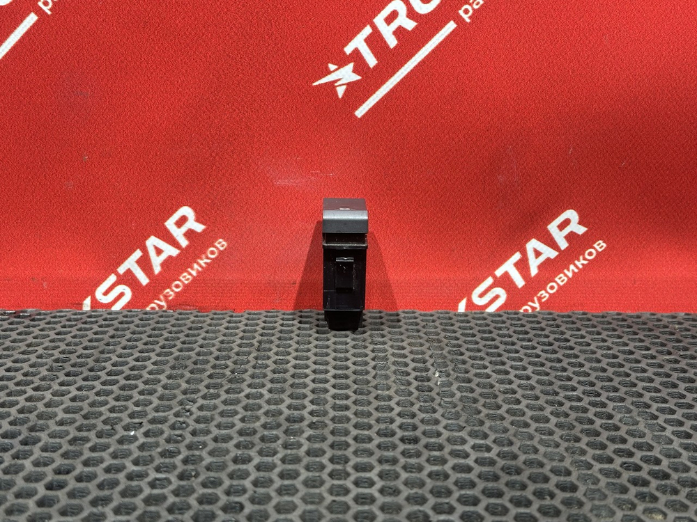 Кнопка внутреннего освещения 2018г.