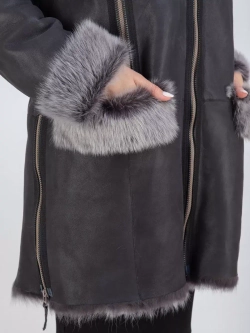 Дубленка зимняя с капюшоном натуральная