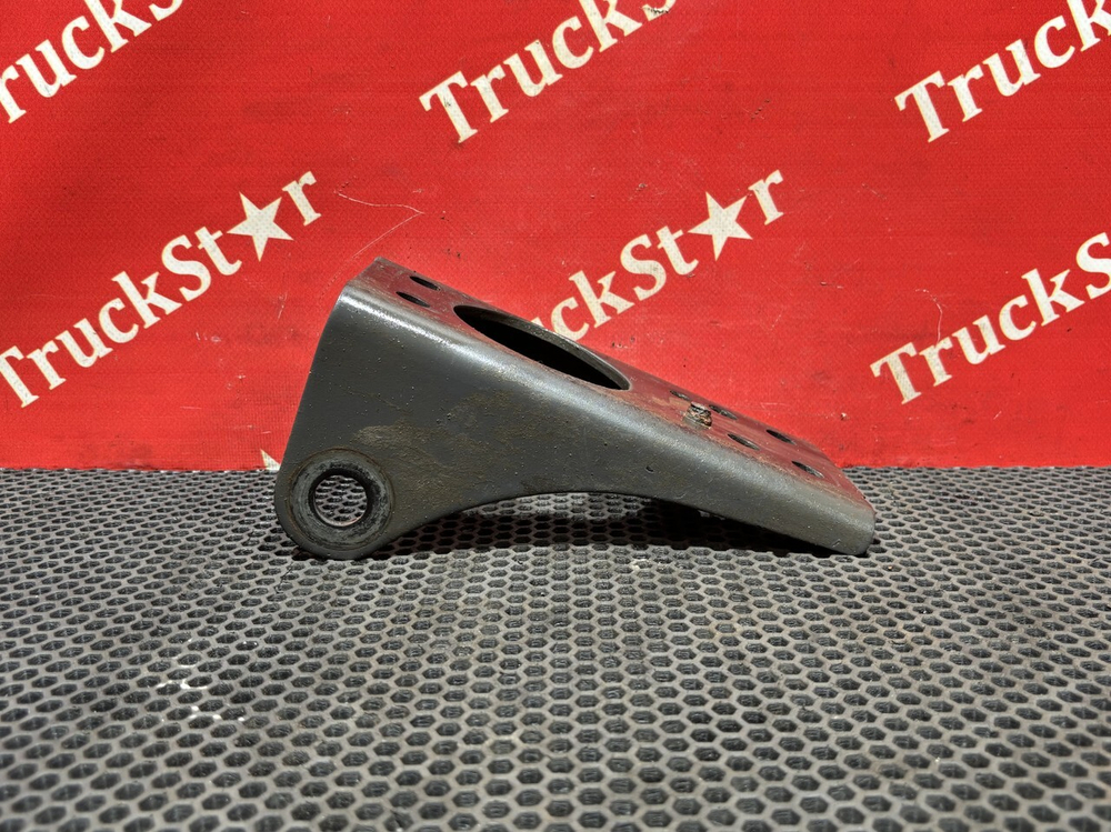 Кронштейн амортизатора заднего