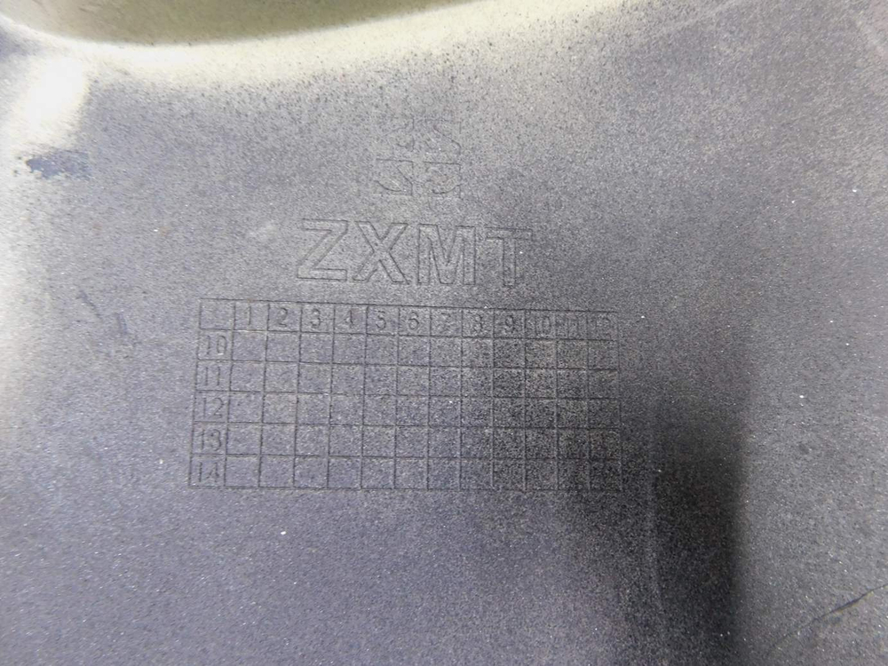 Пластик боковой правый Kawasaki ZZR 400 98 053067