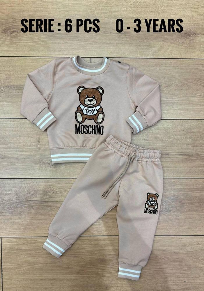 Костюм Moschino