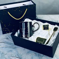 Lenardi 106-299 Кружка 360мл с ложкой и фильтром КОЗЕРОГ в под.уп.(х12)Фарфор