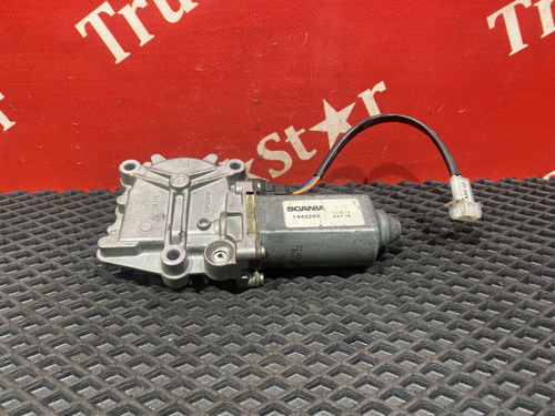 Моторчик стеклоподъемника правый