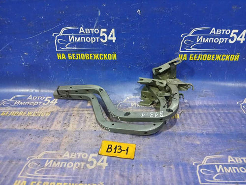 Петля багажника NISSAN SUNNY 1990