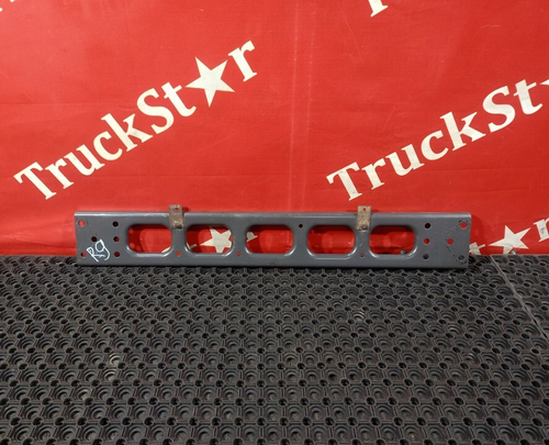 Кронштейн решетки радиатора