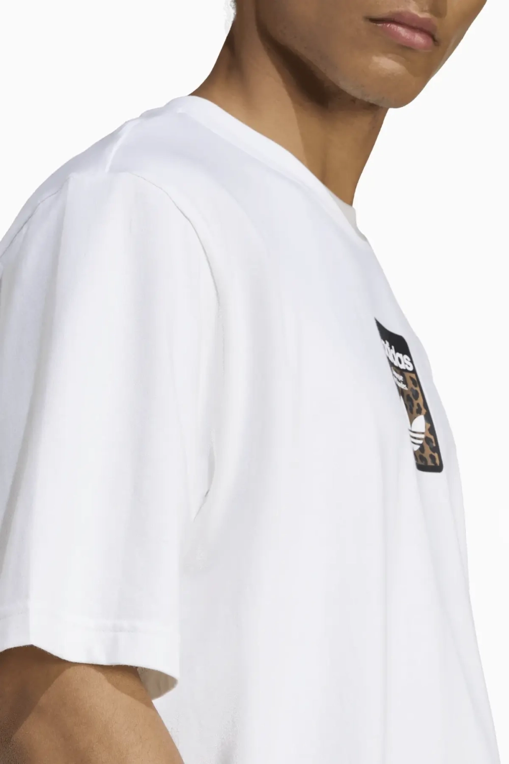 Футболка adidas Graphic Leo - белый