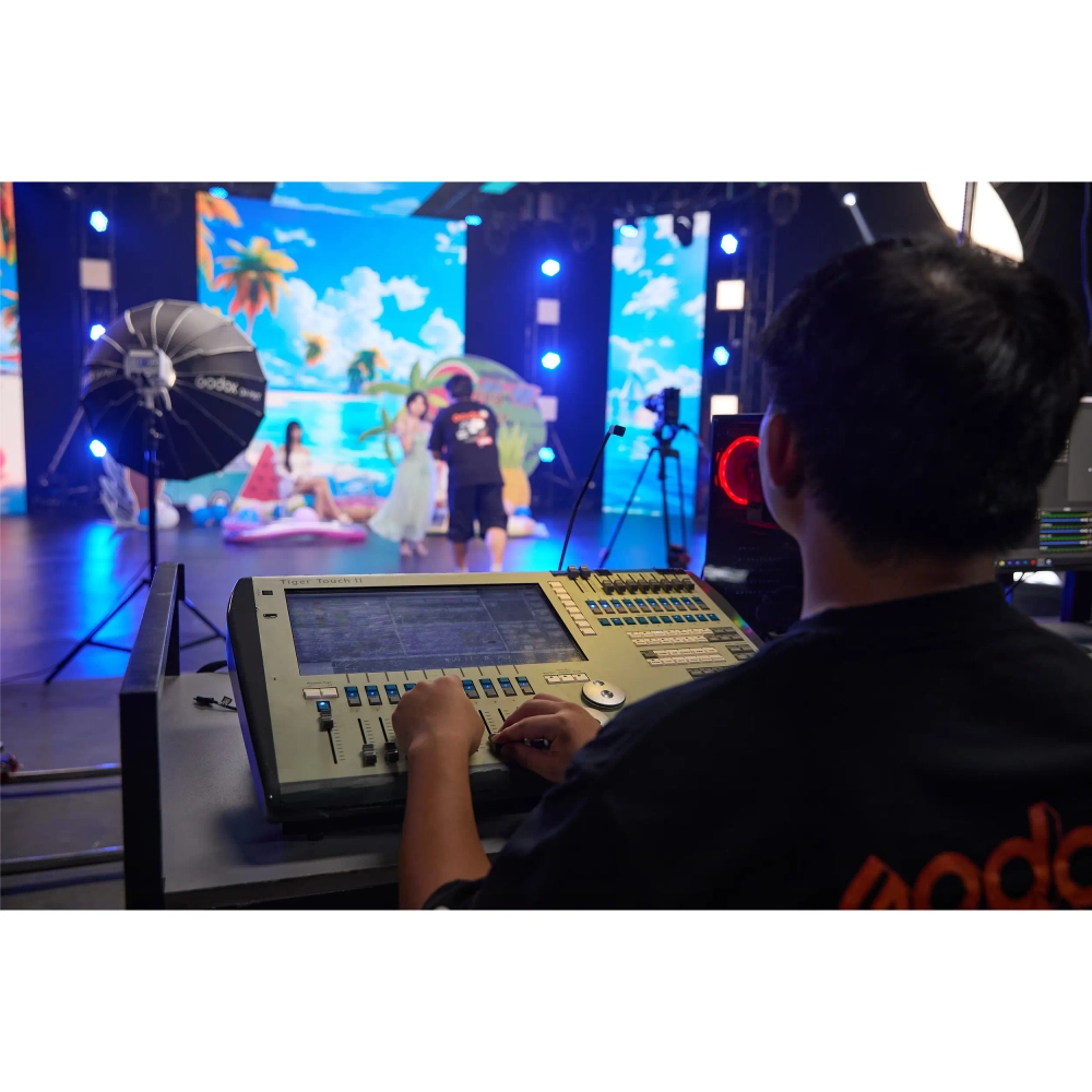 Осветитель светодиодный Godox LITEMONS LE300Bi