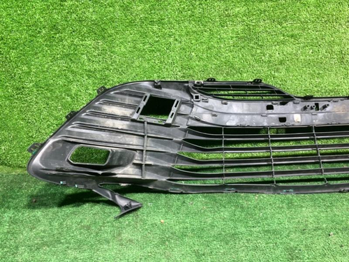 Решетка переднего бампера Toyota Camry xv70 (2017-2021)