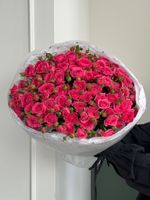 Гранд-букет из ярких, кустовых пионовидных роз