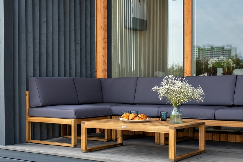 Кофейный стол из акации BOOKA