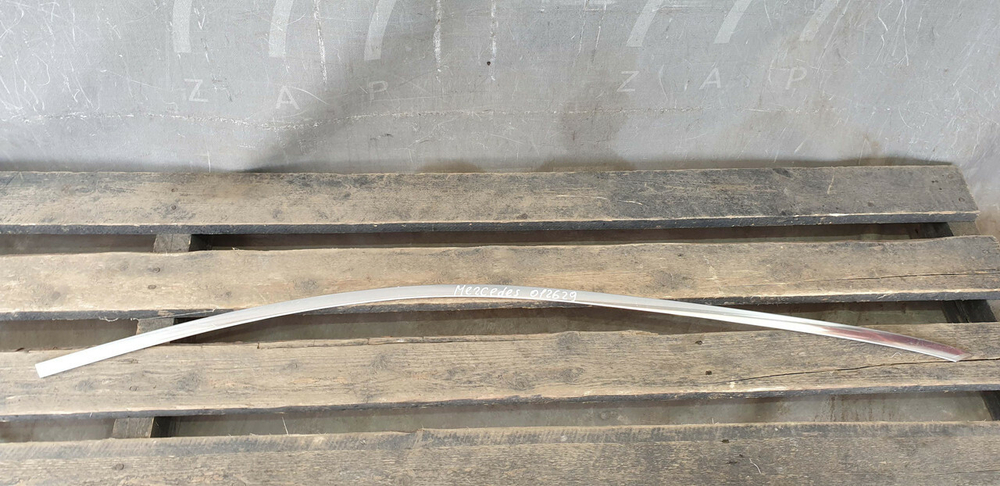 Молдинг двери передней правой Mercedes E (W213) 16-нв Б/У Оригинал A2136909604