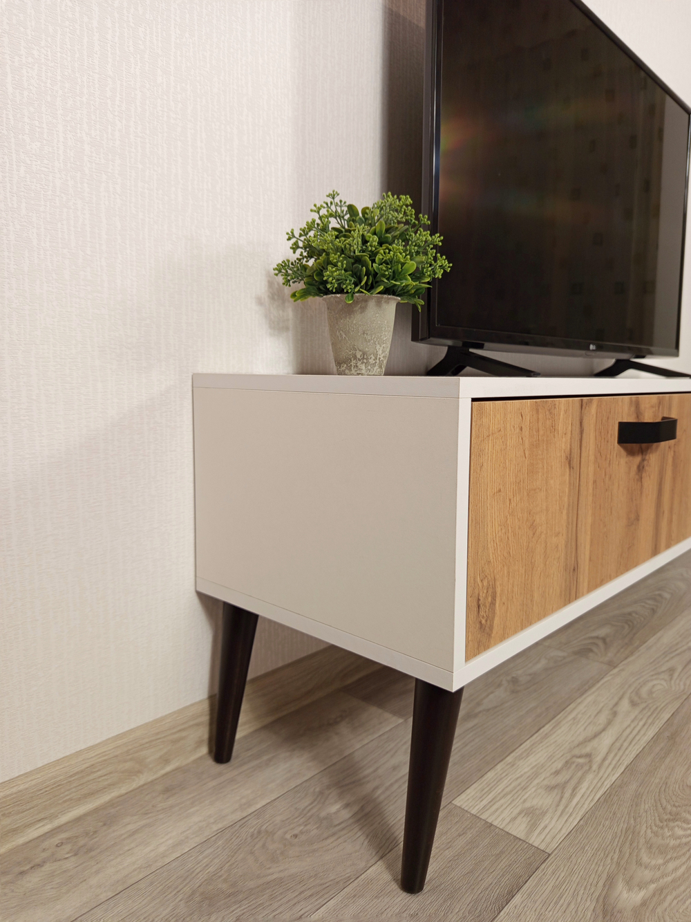 Тумба под телевизор "Венеция" с ящиками