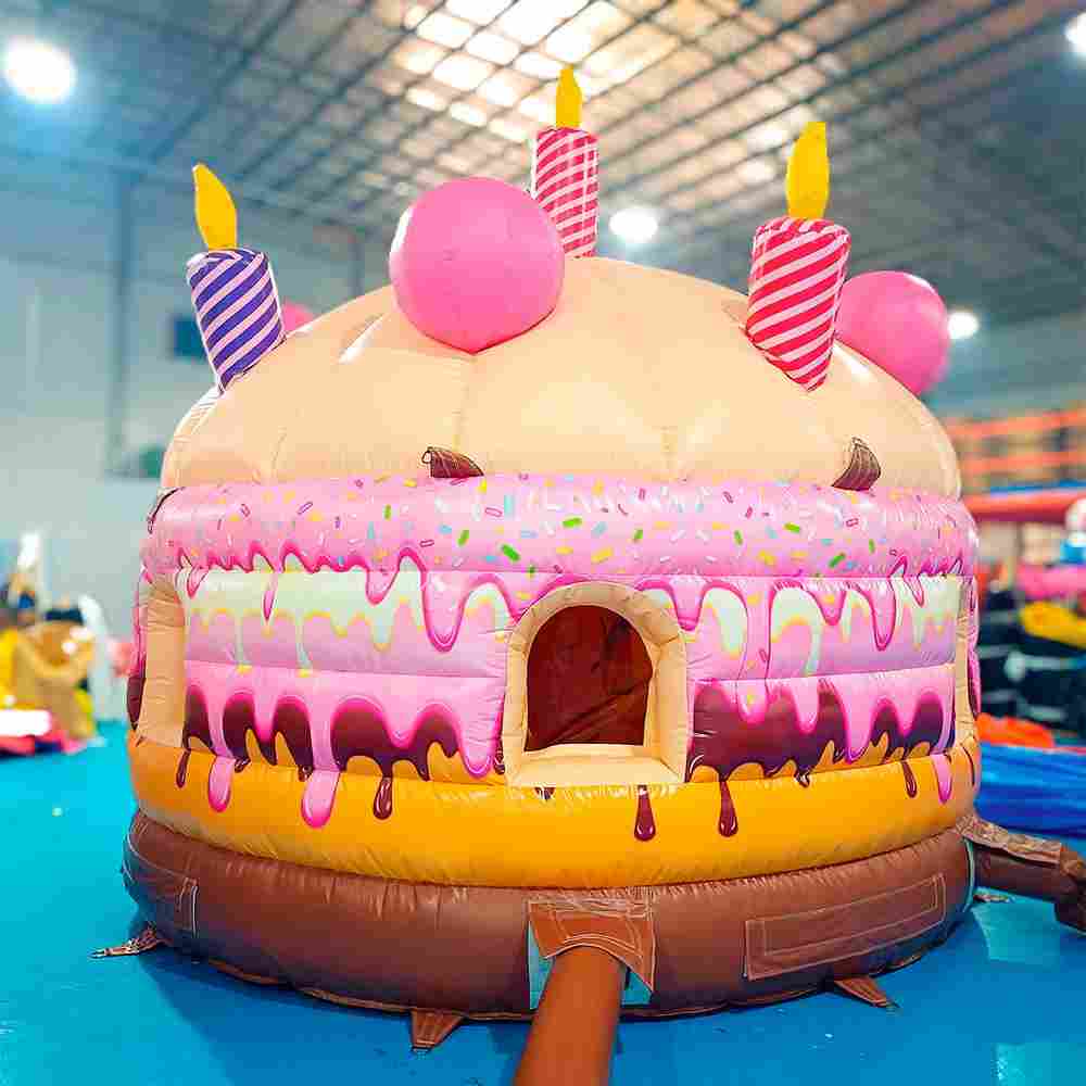 Надувной коммерческий батут "Торт" с окошками, 4x4x3,5 м