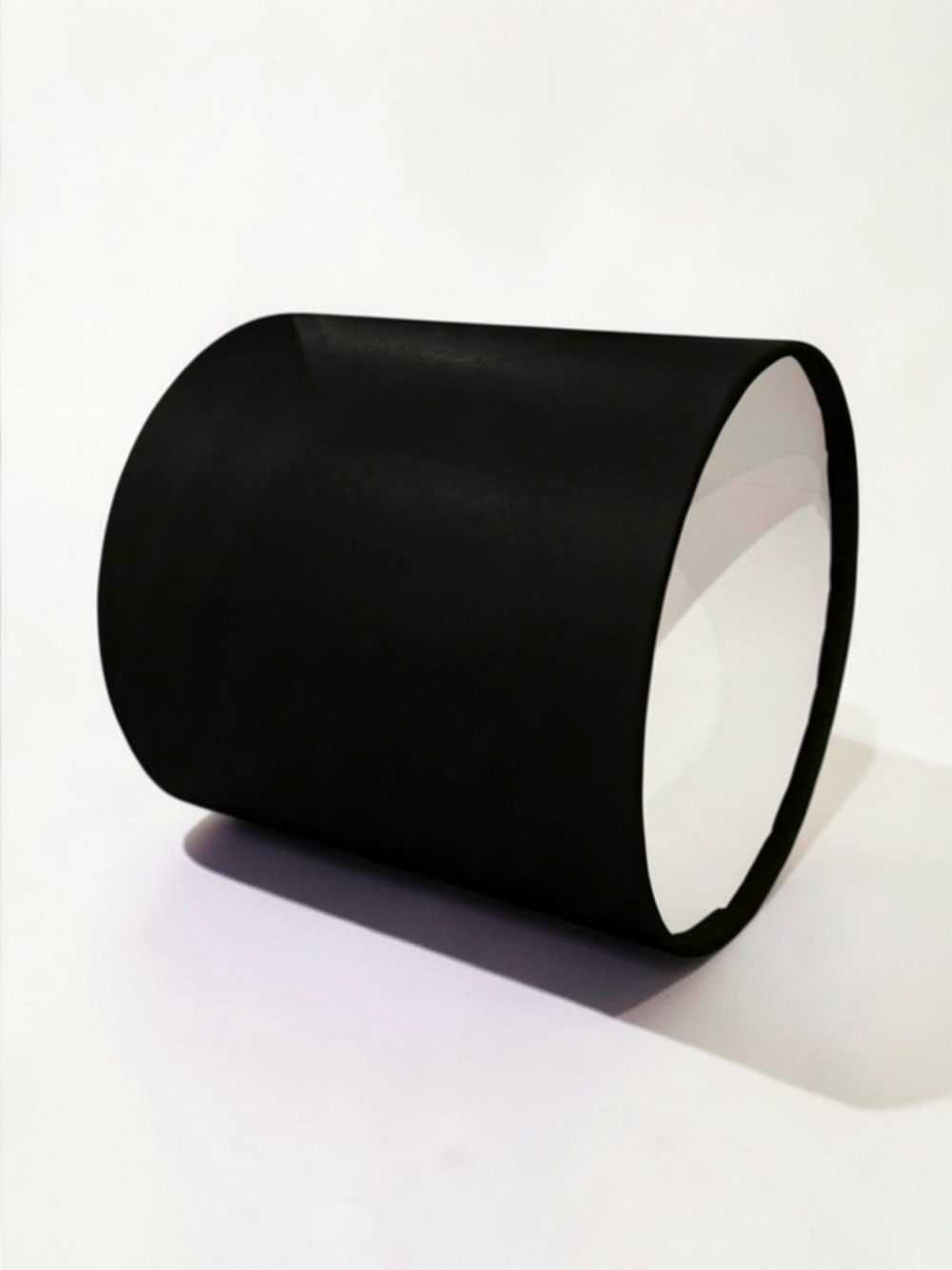 Бюджетная шляпные коробка с завальцовкой без крышки(ламинированая бумага) .Цвет;Черный.