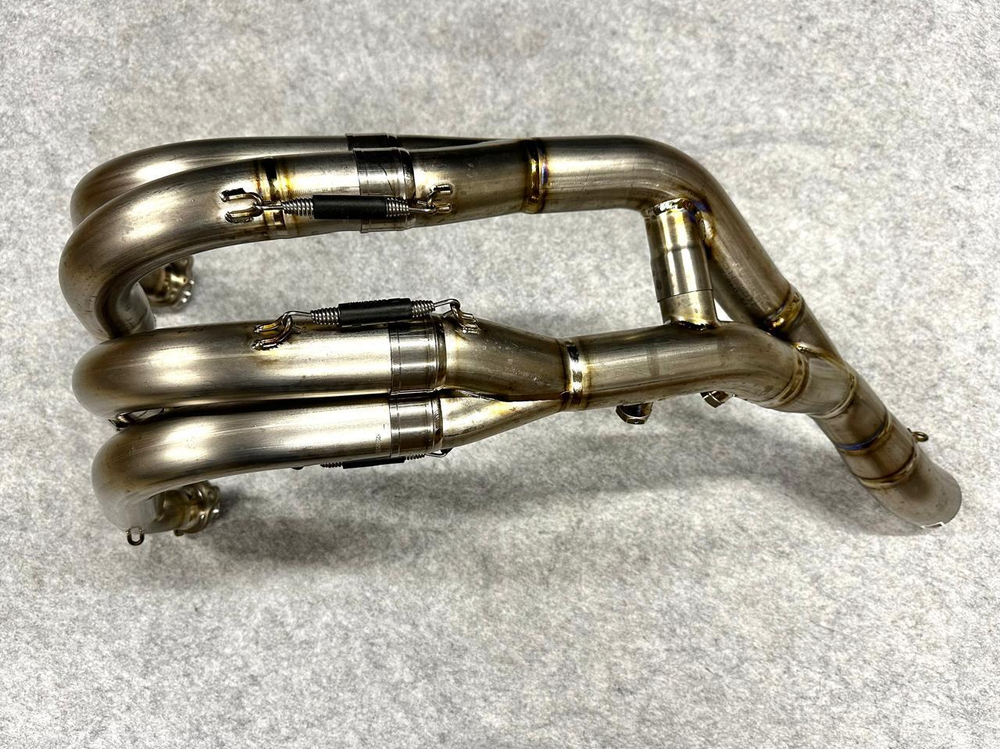 Akrapovic Коллектор выпускной титановый BMW S 1000RR (2019 +) Ti