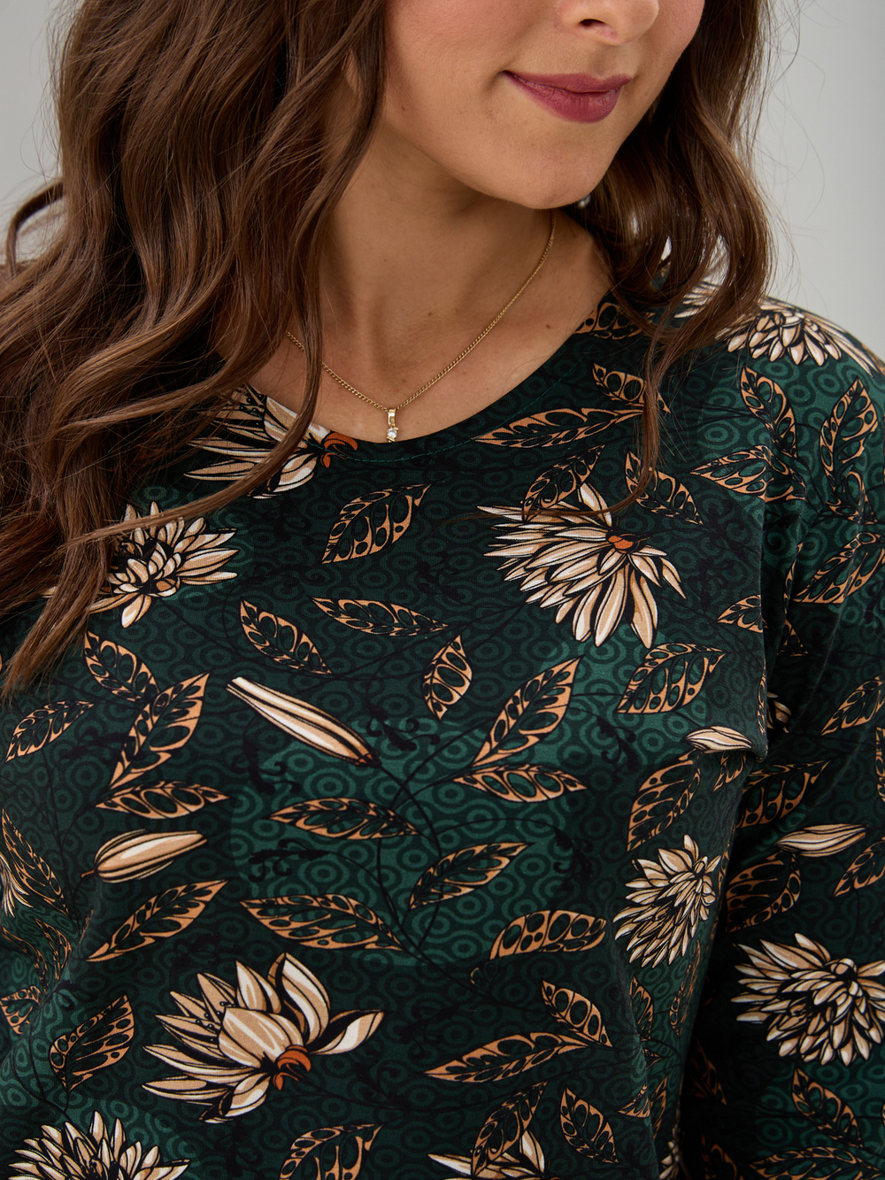 Лонгслив ЛНкл-081/изумрудный-хризантемы