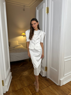 Блуза из атласа на пуговицах молочная