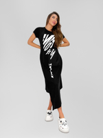 Платье Punk Queen 946 длинное свободное с накладным карманом и надписями спереди