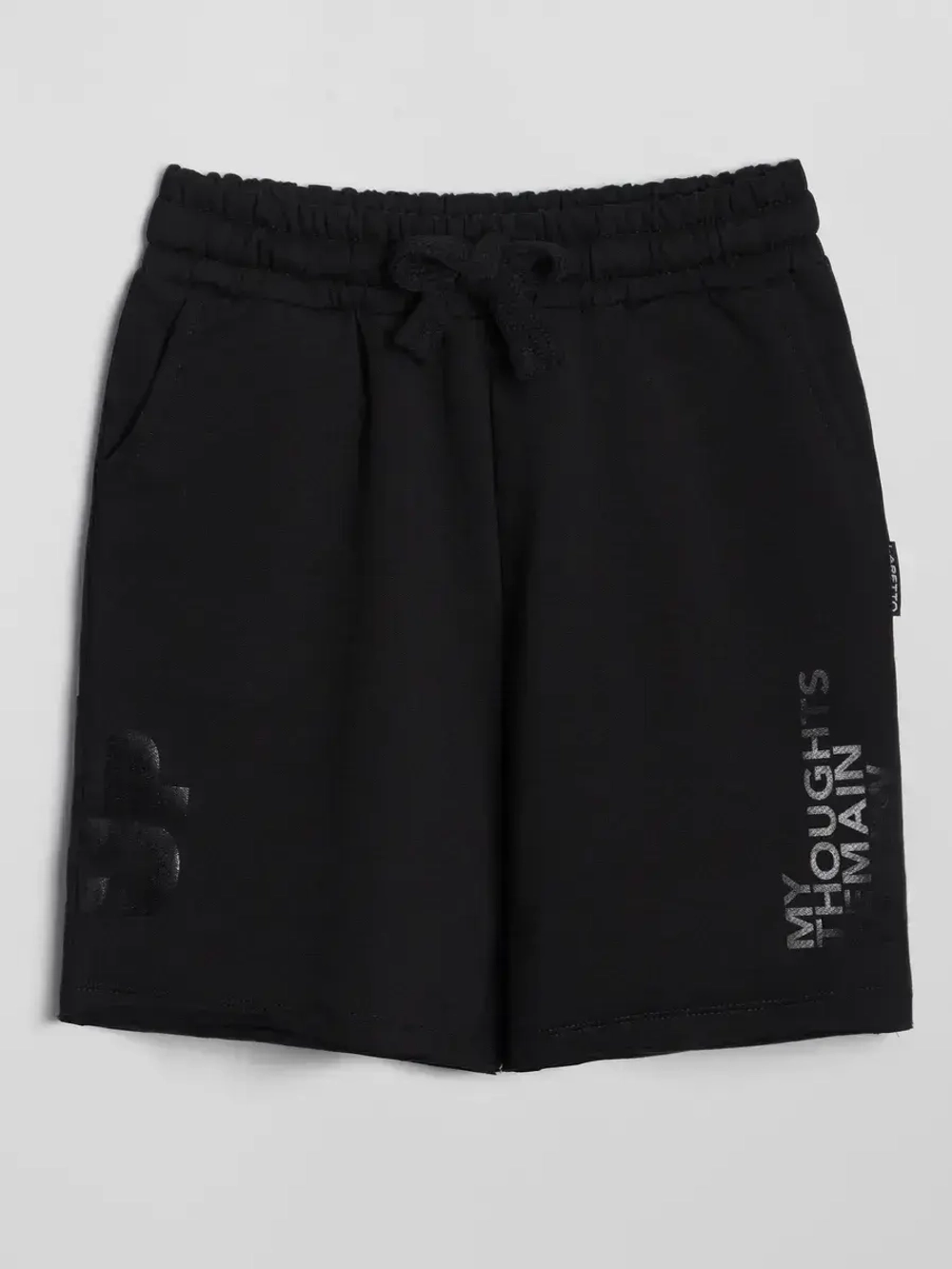 Спортивные шорты для мальчика в школу