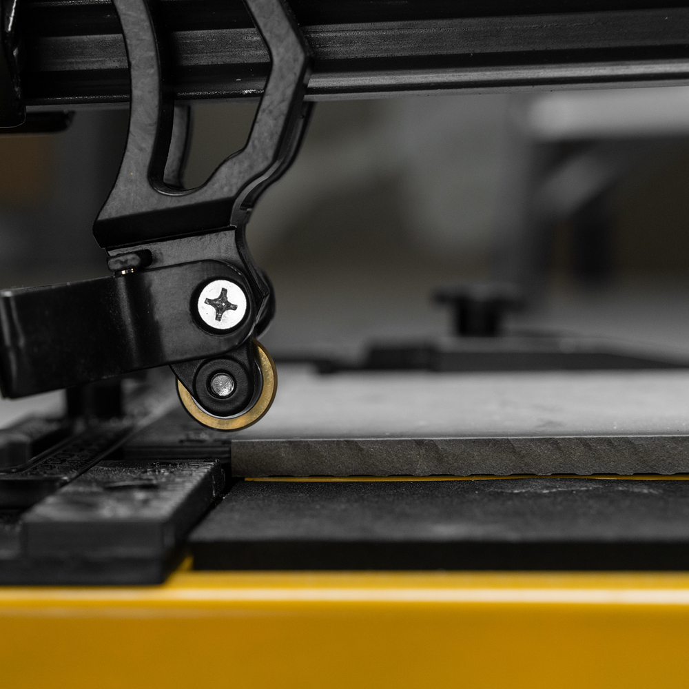 Плиткорез рельсовый 1000х16мм, каретка на подш., стальная станина, усил. рукоятка-пенал Denzel