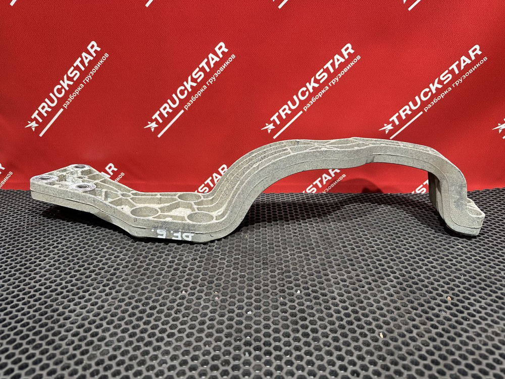 Кронштейн переднего бампера правый 2023г.