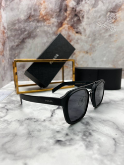 Солнечные очки Prada