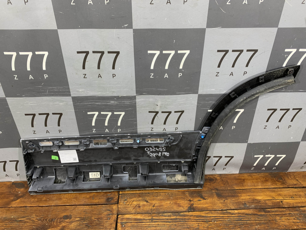 Накладка двери задней правой Chery Tiggo 8 Pro 21-нв Б/У Оригинал 609000054AA