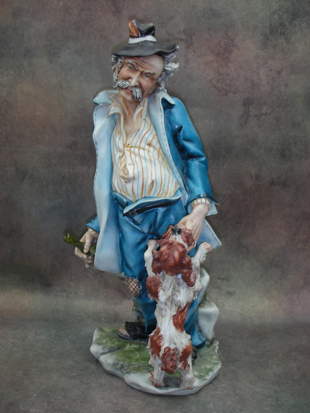 Статуэтка. Фарфор. Бродяга с собакой. Capodimonte. Италия