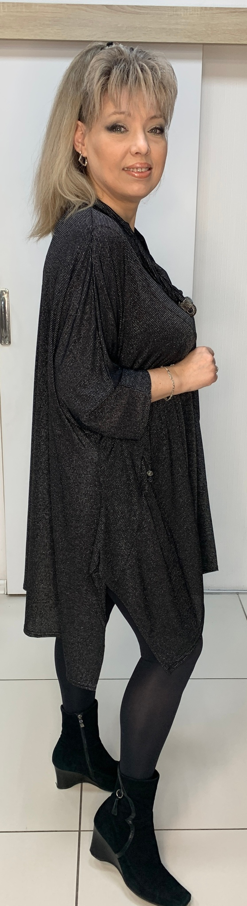 Нарядная вискозная туника с разрезами