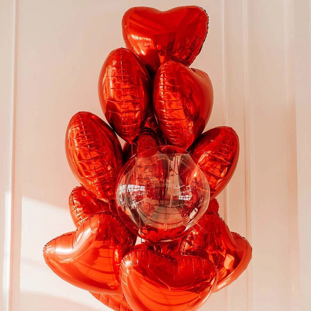 Композиция из шаров сердце и губы