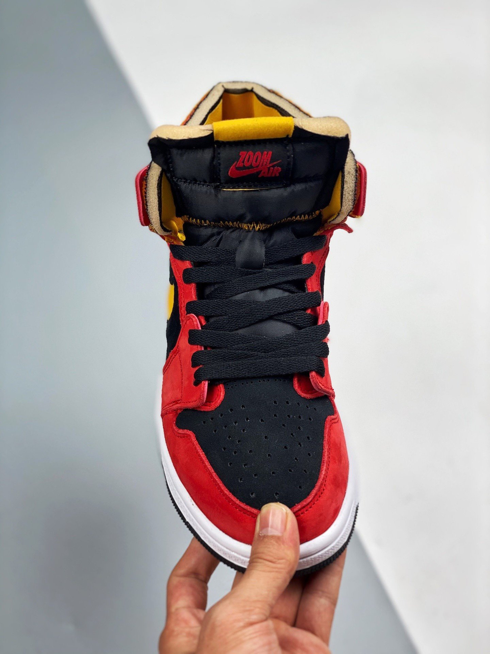 AIR JORDAN 1 HIGH ZOOM COMFORT BLACK/CHILE RED/WHITE/UNIVERSITY GOLD